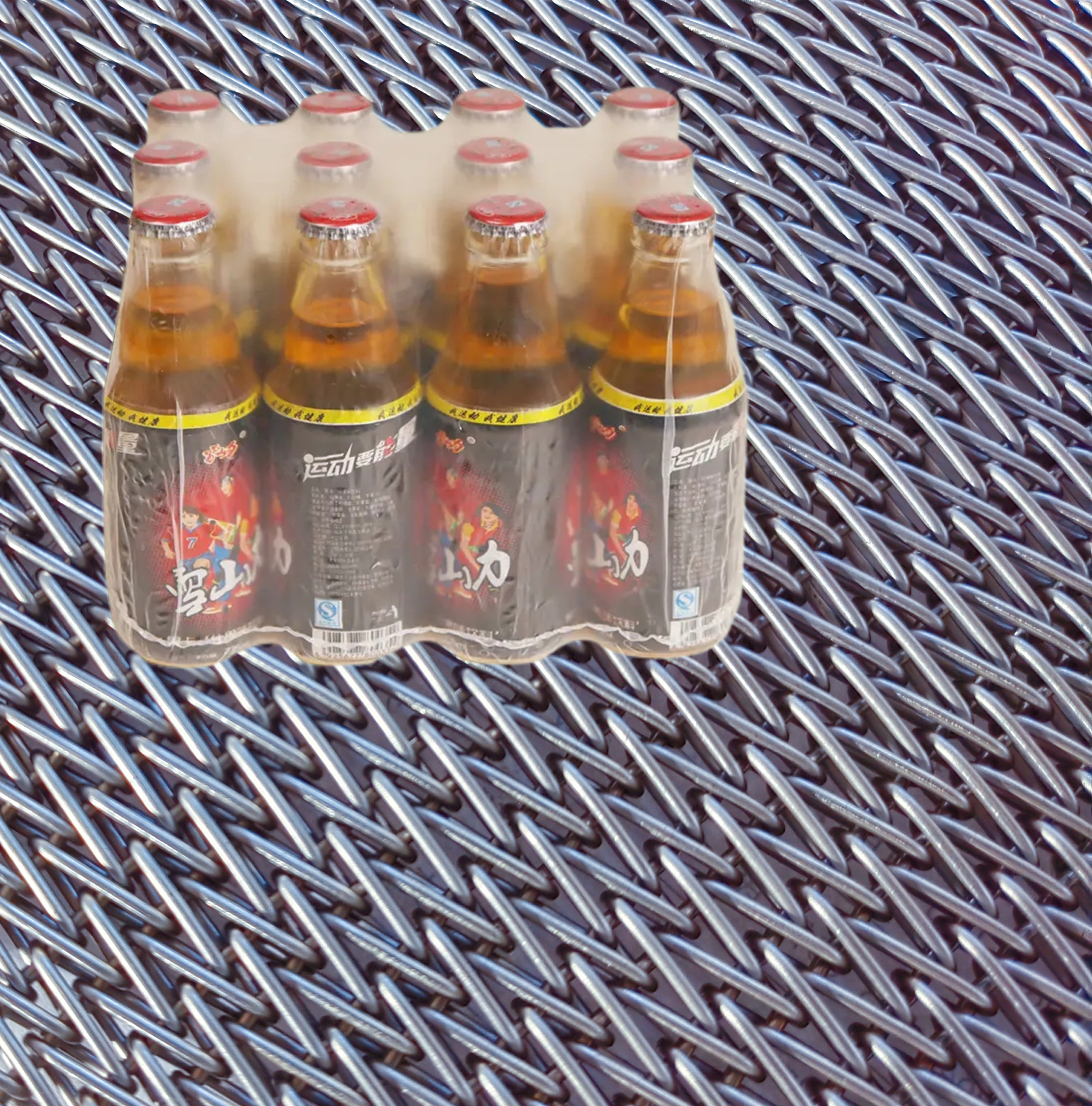 飲料輸送--選擇哪款不銹鋼網(wǎng)帶？
